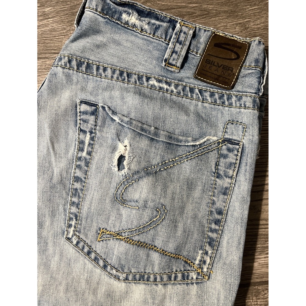 Silver Nash Light Wash Boot Cut Button Fly Distressed Blue Jeans Size 33x30